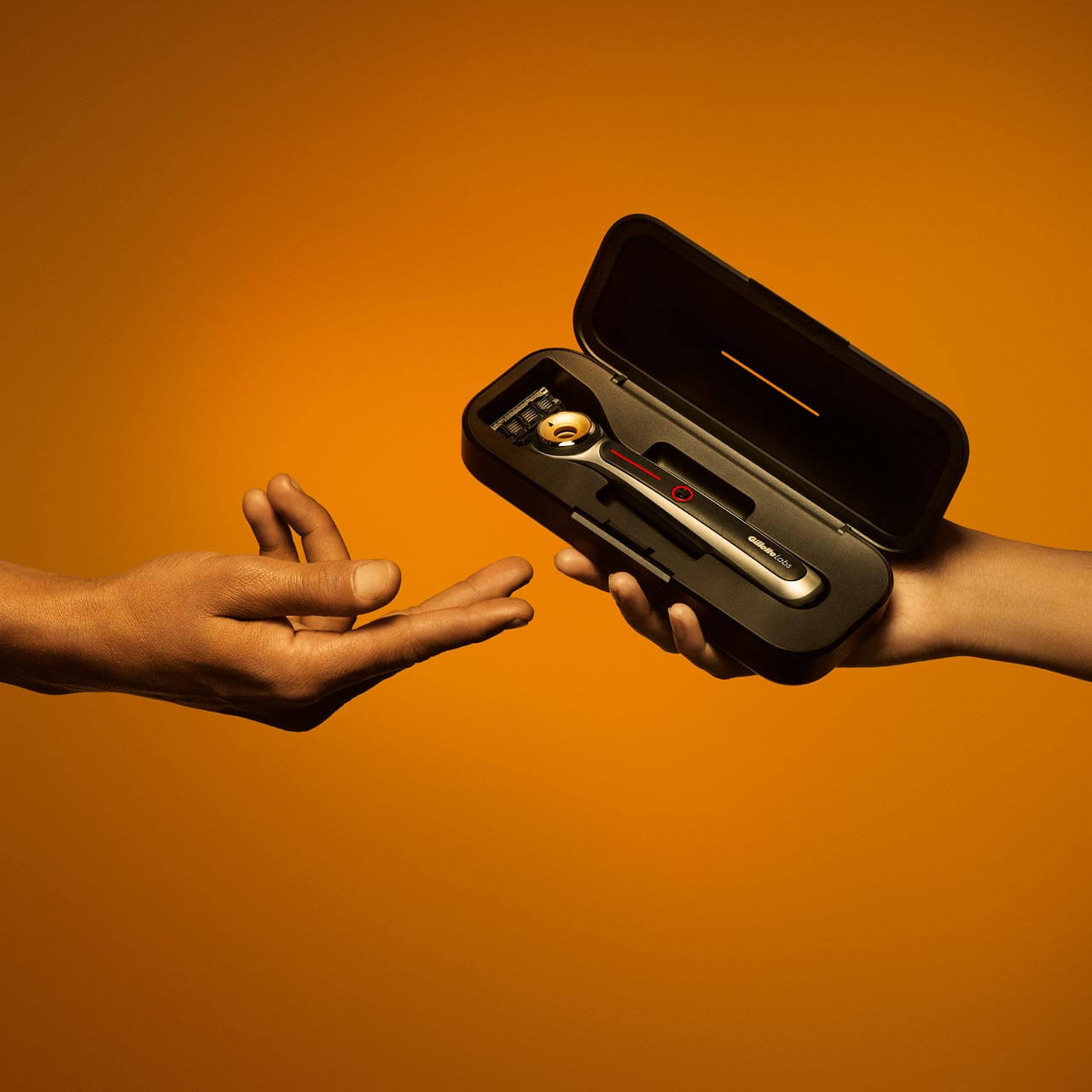 Keeps your Heated Razor charged and ready to use for any trip Keeps your Heated Razor charged and ready to use for any trip
